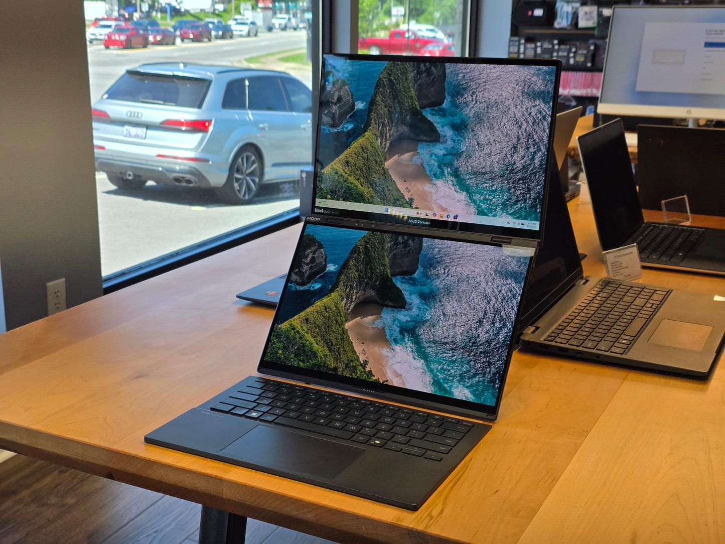 14" ASUS ZenBook Duo UX8406C