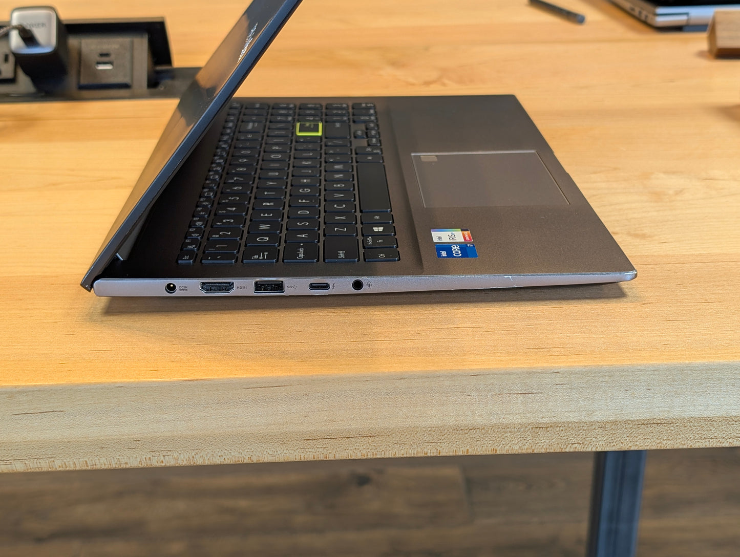 15.6" ASUS VivoBook - i7, 16GB, 512GB SSD w/ iRIS Xe Graphics