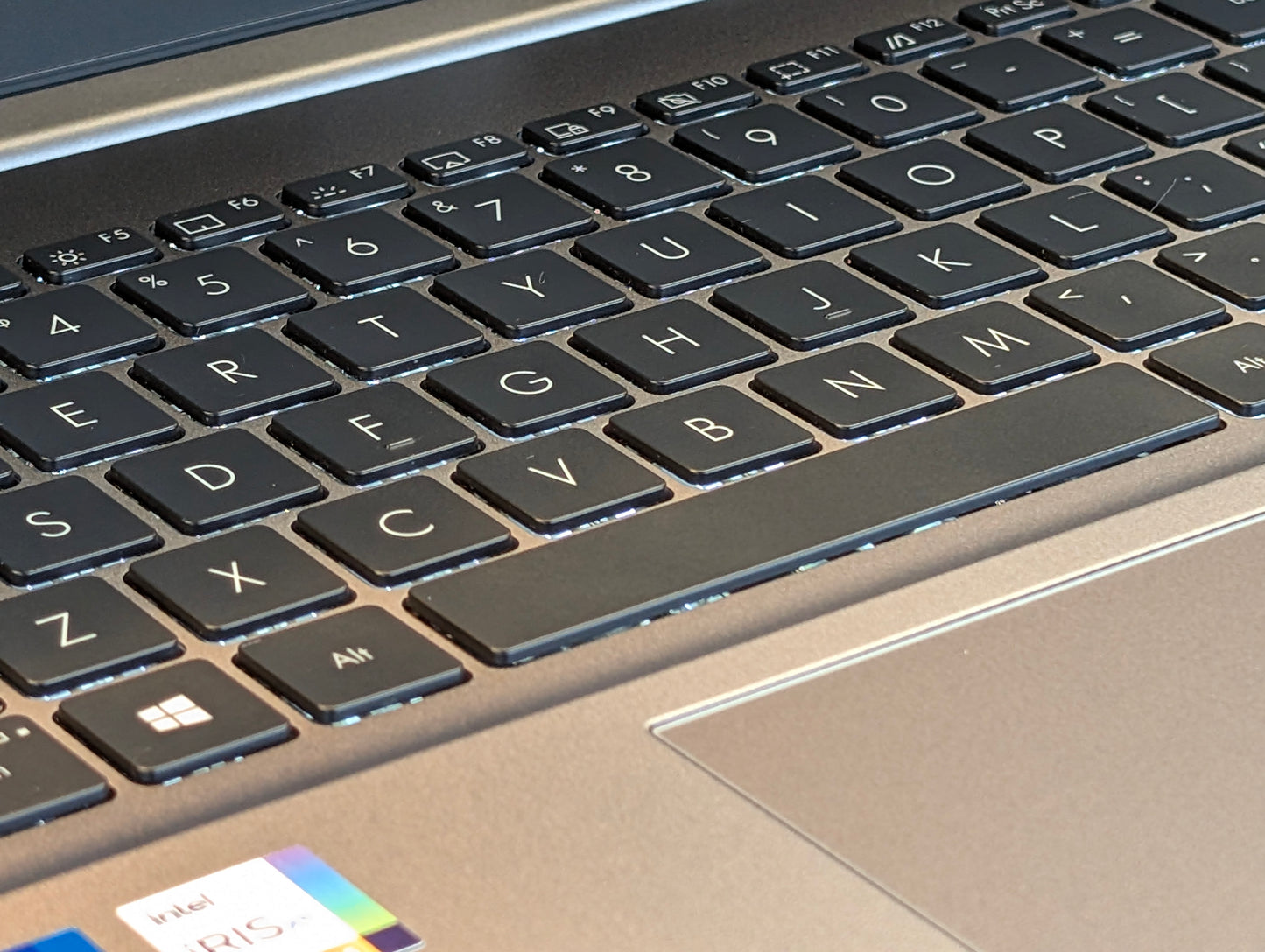 15.6" ASUS VivoBook - i7, 16GB, 512GB SSD w/ iRIS Xe Graphics
