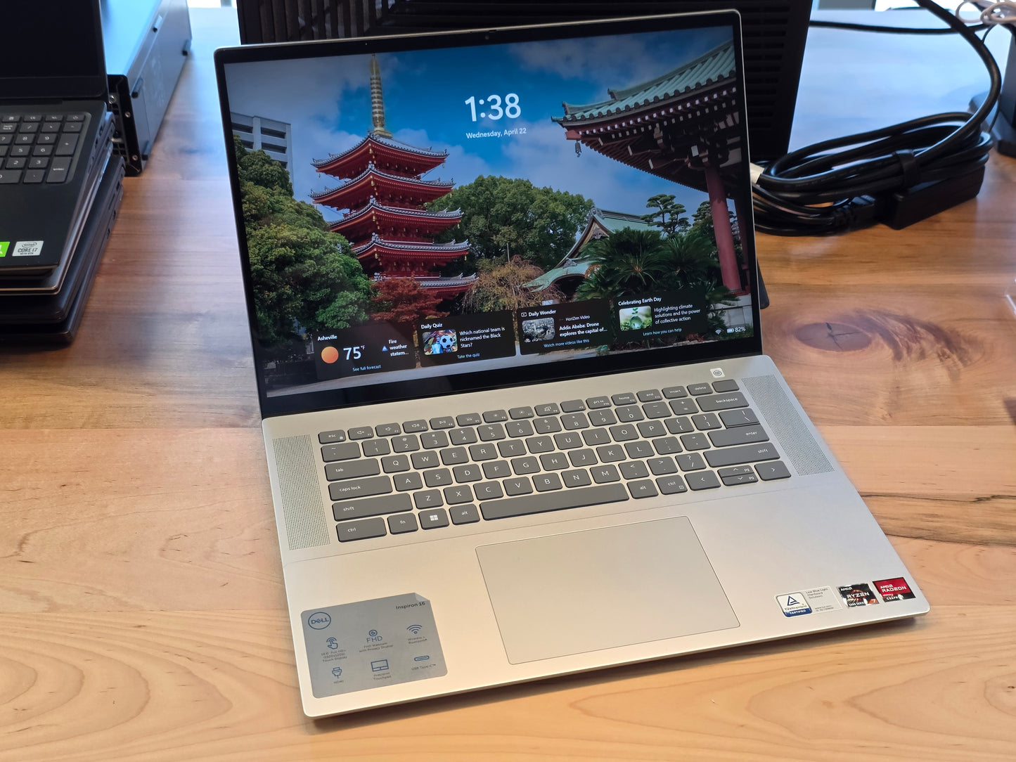 16" Dell Inspiron 16 5625