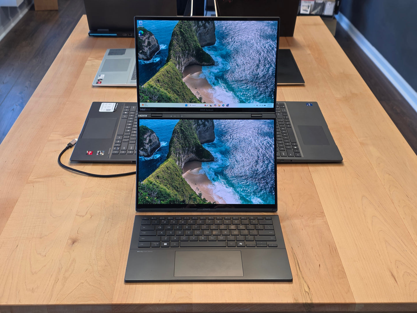 14" ASUS ZenBook Duo UX8406C