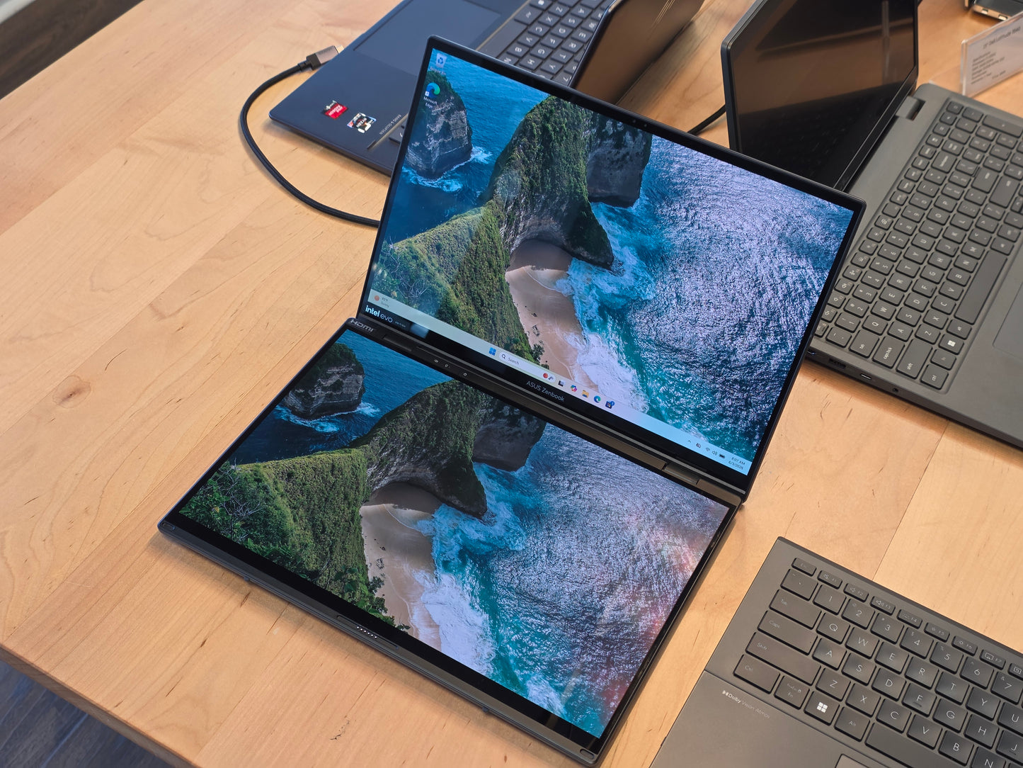 14" ASUS ZenBook Duo UX8406C