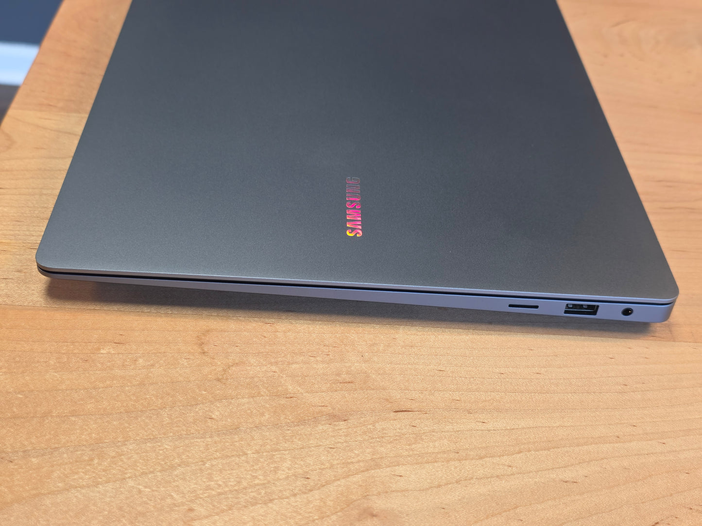 16" Samsung Book 4