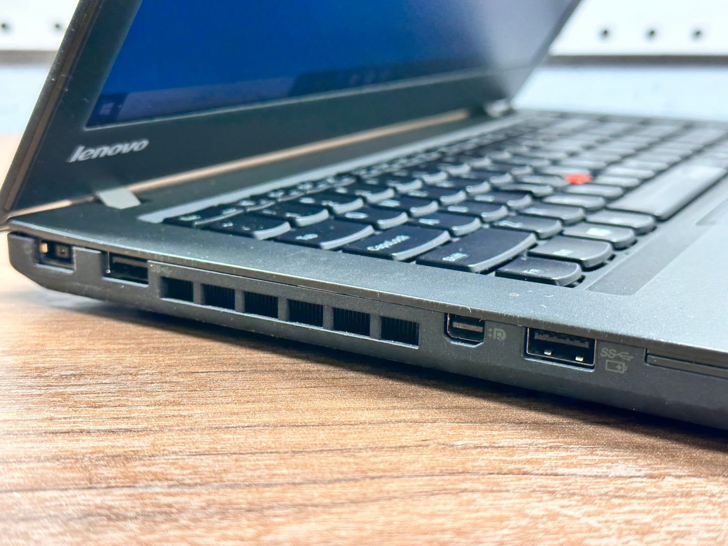 14" Lenovo ThinkPad T450 (i5-5200U, 8GB DDR3, 256GB SSD)