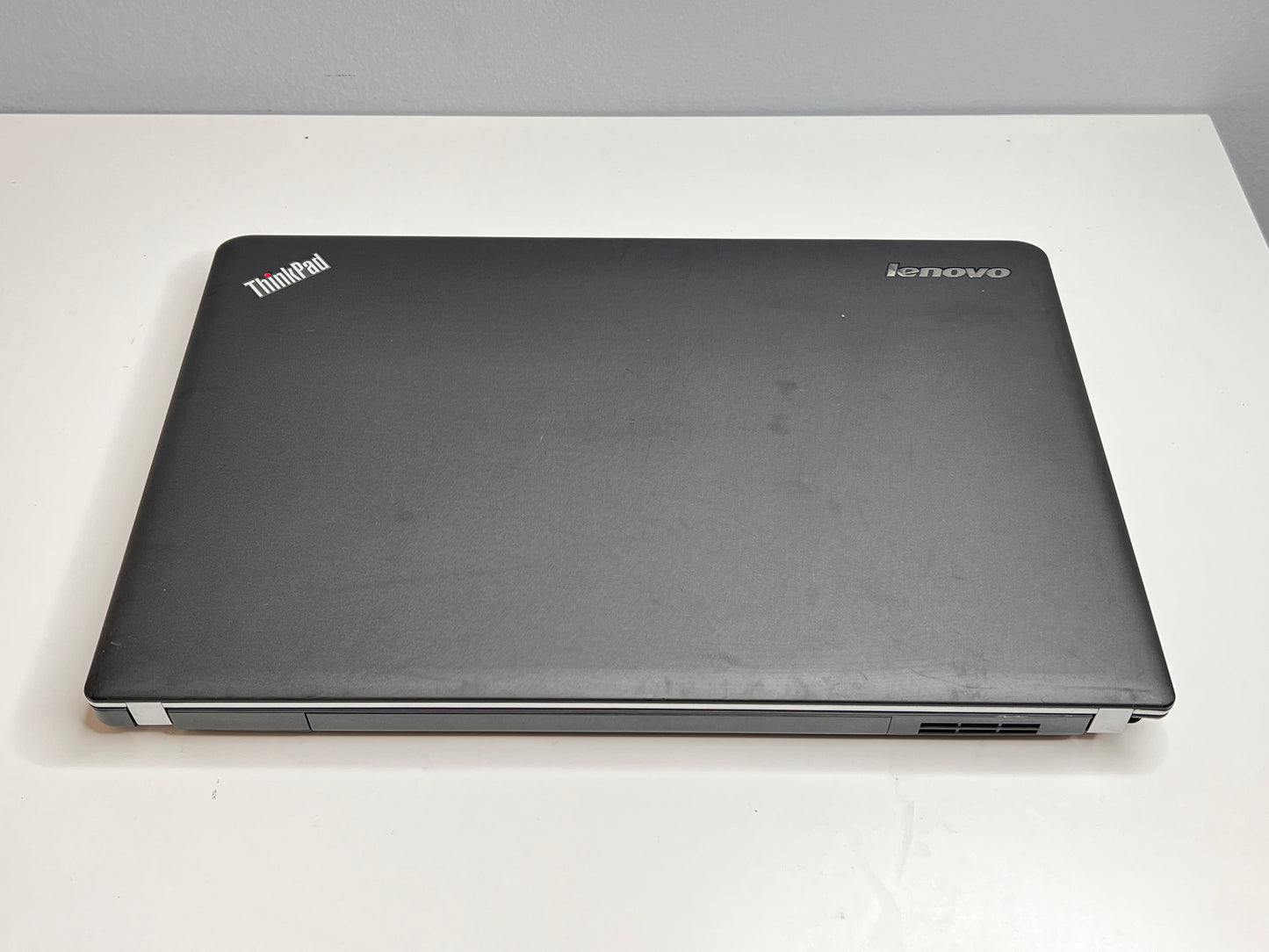 15.6" Lenovo ThinkPad Edge E531 \\ i3, 6GB RAM, 500GB HDD \\ HD Display