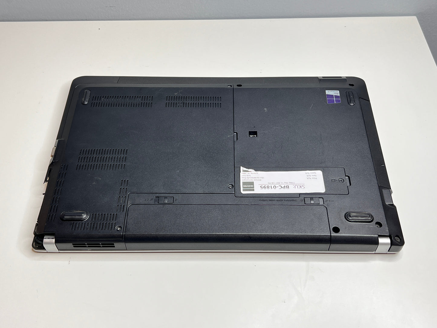 15.6" Lenovo ThinkPad Edge E531 \\ i3, 6GB RAM, 500GB HDD \\ HD Display